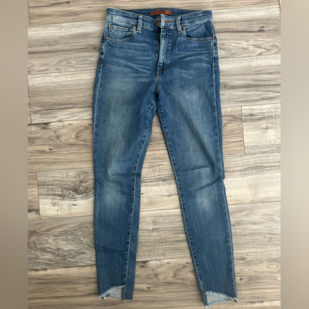 Joe's Jeans The Charlie Women's Skinny Legged Ankle Denim with Raw Hem Size 26